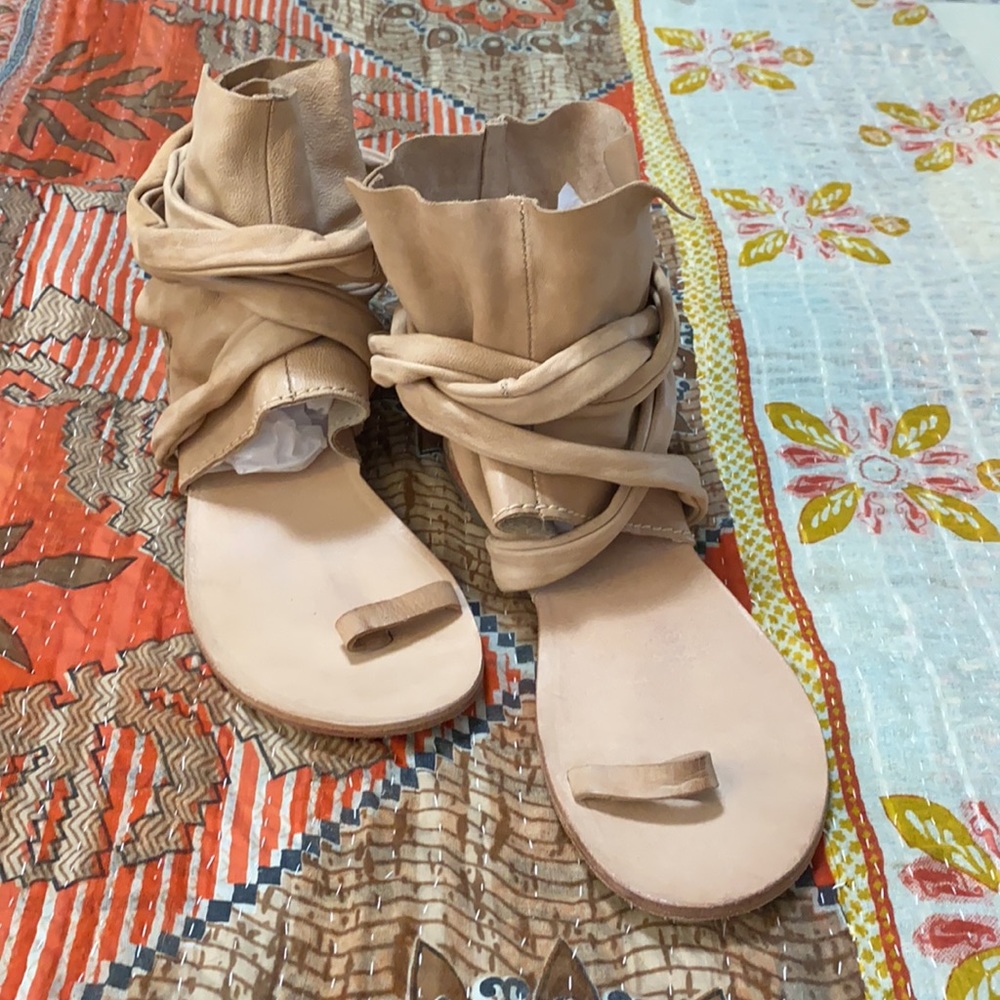 Free People  sandals tan leather